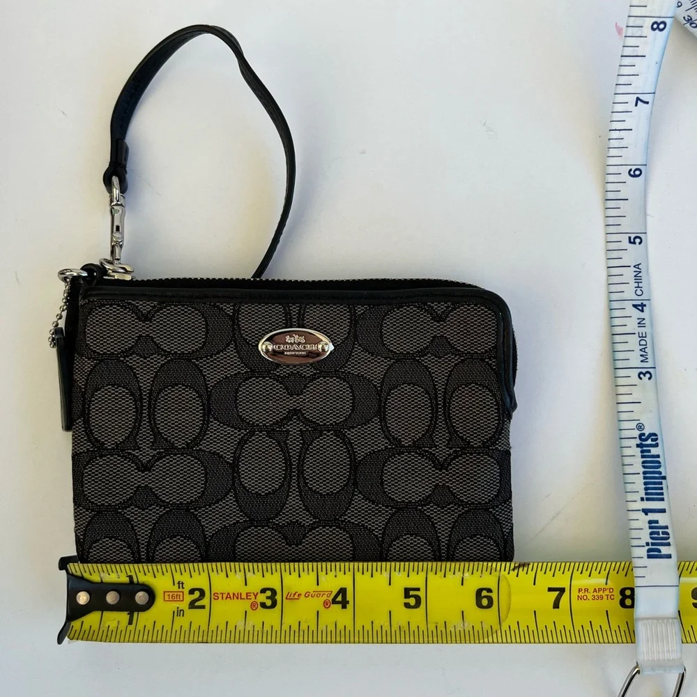 Coach wristlet - Picture 1 of 4
